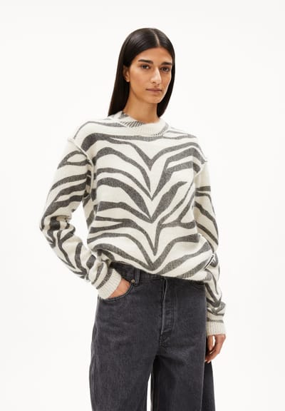 BALBAA PREMIUM ZEBRARAA KNIT SWEATER | oatmilk-black by ARMEDANGELS