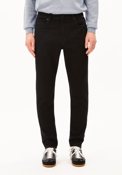 AARJO TARPA TAPERED JEAN | rinse black by ARMEDANGELS