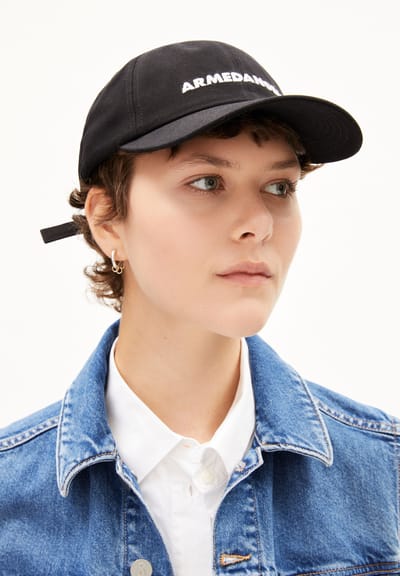 YENAAS WORD ICONIC Å| black by ARMEDANGELS