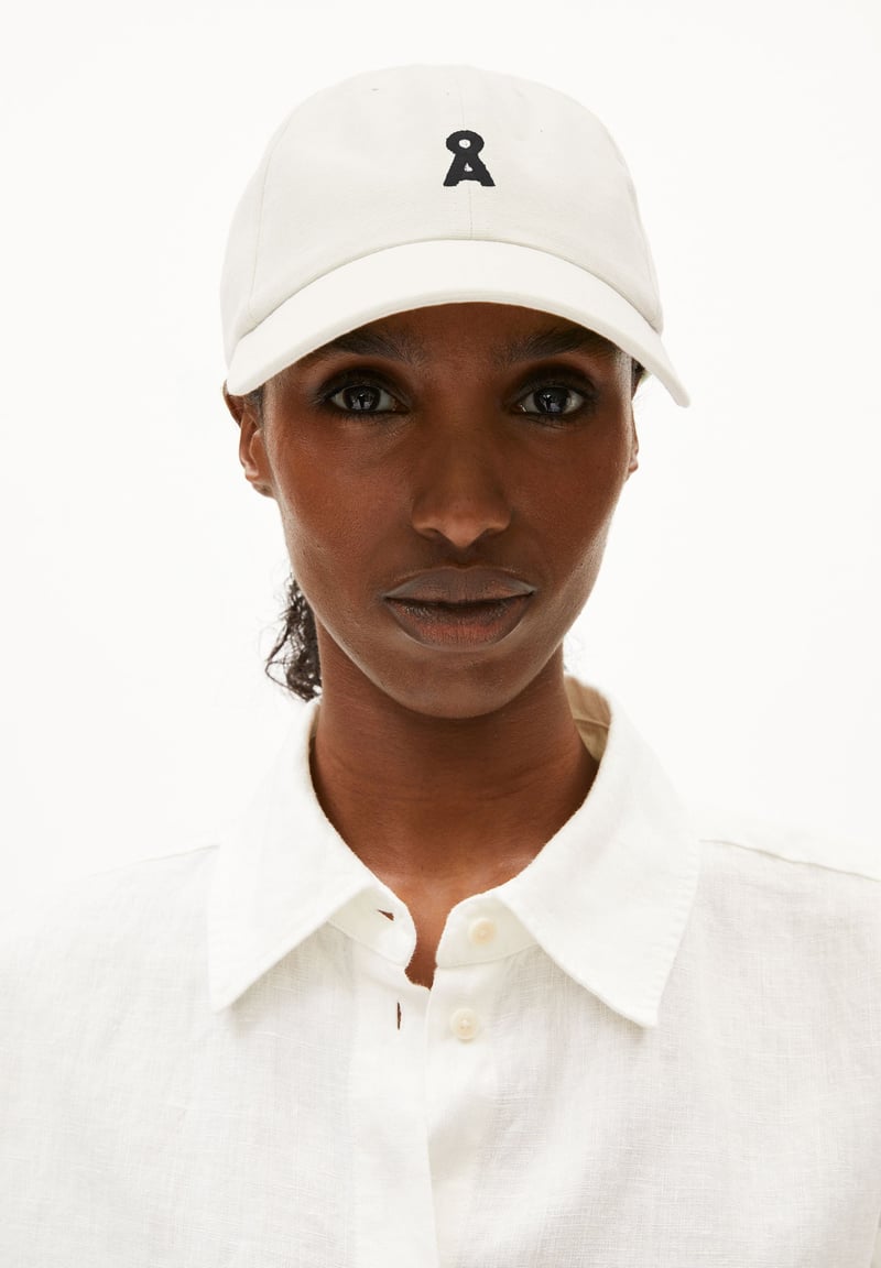 YENAAS BOLD CAP | oatmilk-black by ARMEDANGELS, 100% Cotton