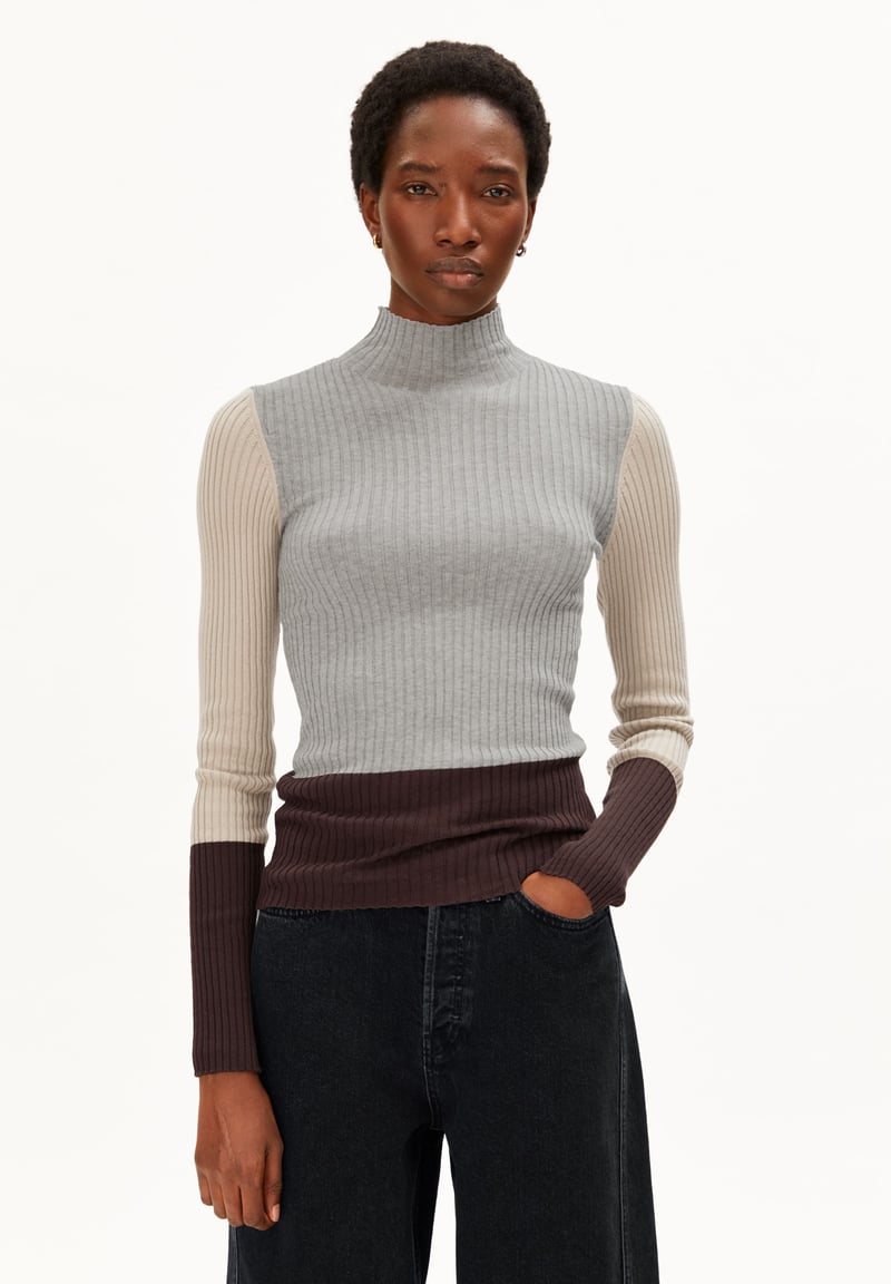 ALAANIA PATCH KNITTED SWEATER | silver melange-sandstone by ARMEDANGELS, 100% Cotton