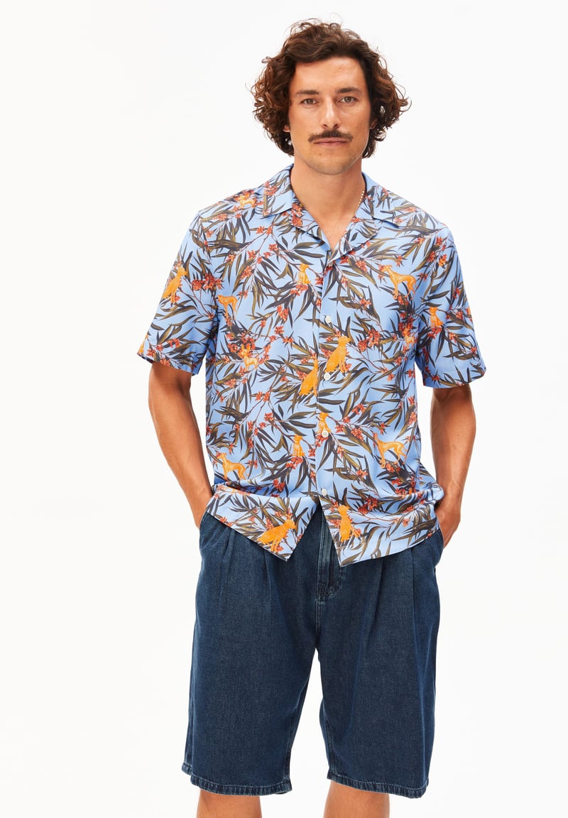 AOP DOG SHORTSLEEVE SHIRT | wedgwood by ARMEDANGELS, 54% Lyocell, 46% Cotton