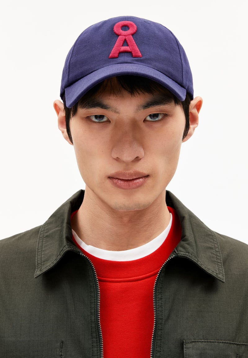 YENAAS LOGAA CAP | tinted navy-scarlet red by ARMEDANGELS, 100% Cotton
