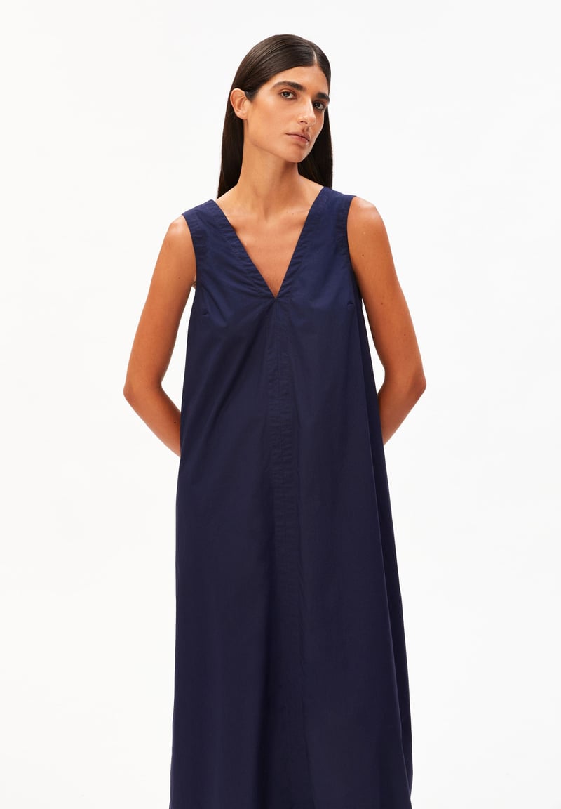 POPLIN MAXI V-NECK DRESS | tinted navy by ARMEDANGELS, 100% Cotton