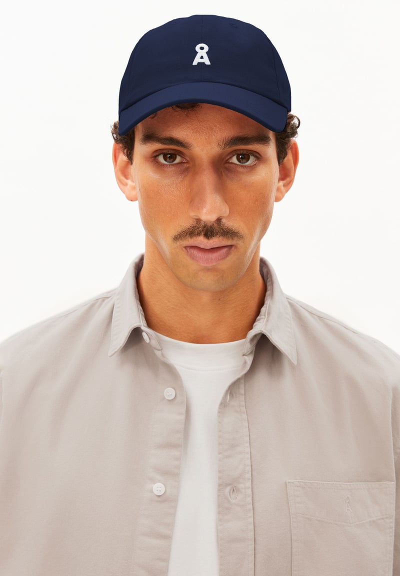 YENAAS BOLD CAP | tinted navy by ARMEDANGELS, 100% Cotton