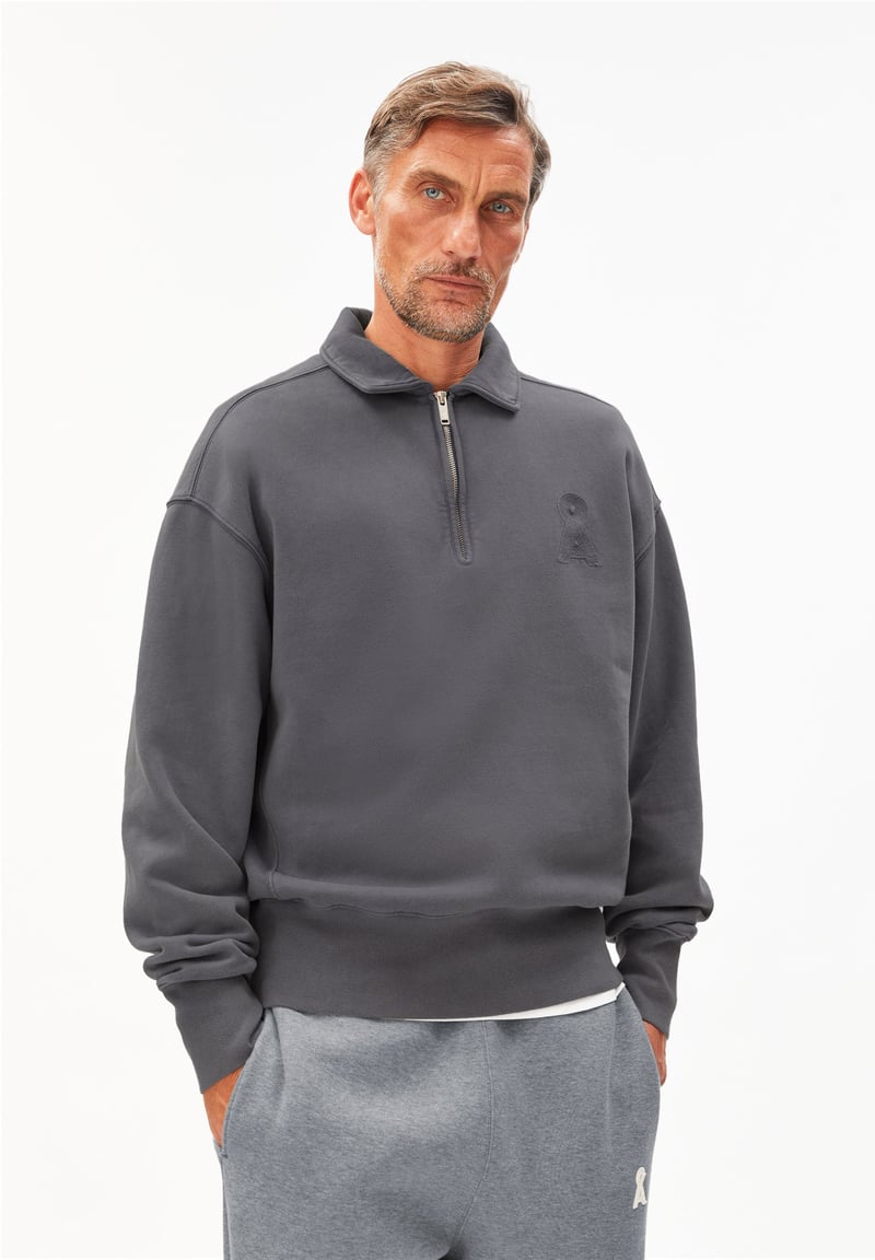 ICONIC Å GMT DYE ZIP TROYER | dark steel washed by ARMEDANGELS, 100% Cotton